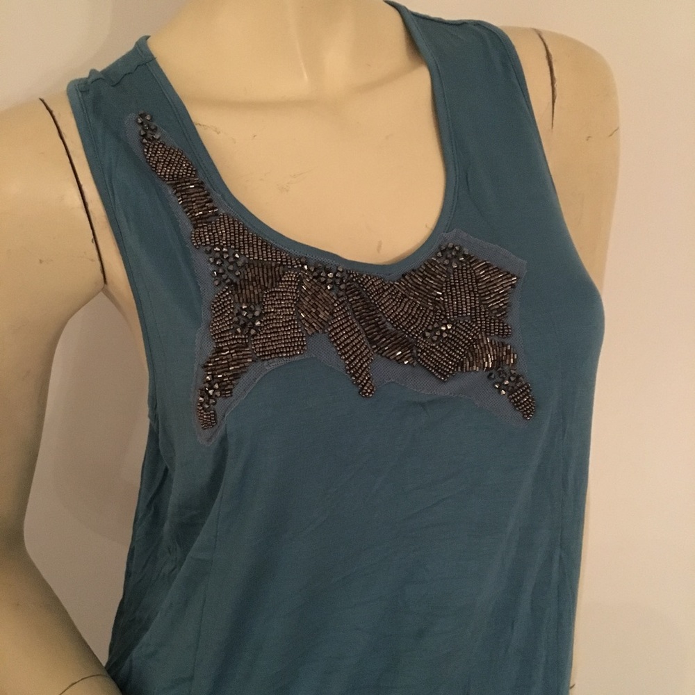 🔴 Kenar bead embellished racerback tank top asymmetrical hemline - Picture 2 of 6